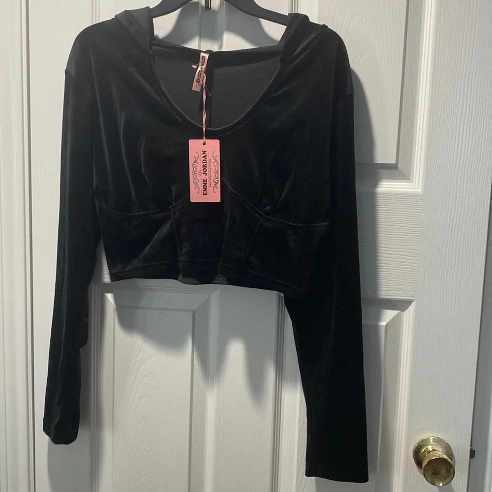 Emme Jordan Black Long Sleeve Women’s Cropped Hoodie Sweater - Size L